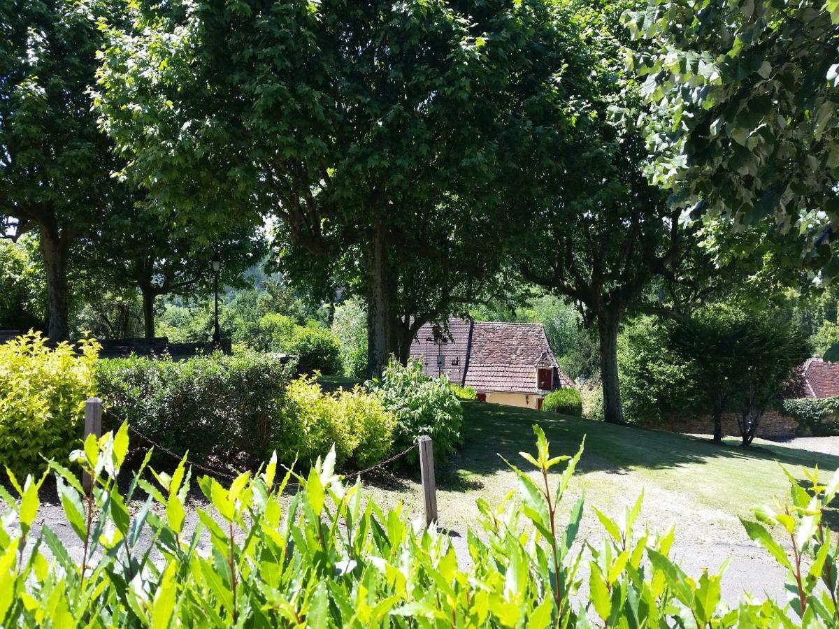 Le Montaigne Bed and Breakfast Saint-Alvère Exteriör bild